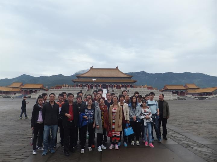 2015-11月，韋柏公司組織橫店旅游